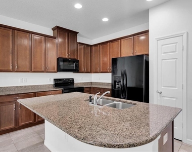 4057 71st Terrace N - Photo Thumbnail 2