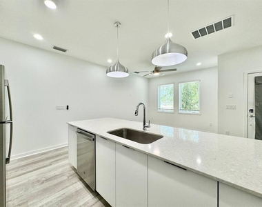 2108 E 22nd Avenue - Photo Thumbnail 12