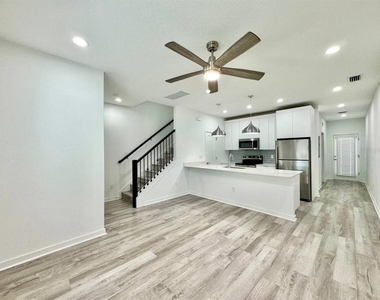 2108 E 22nd Avenue - Photo Thumbnail 4