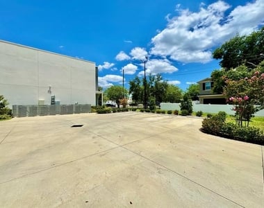 2108 E 22nd Avenue - Photo Thumbnail 29