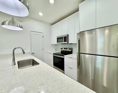 2108 E 22nd Avenue - Photo Thumbnail 9