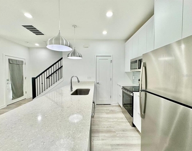 2108 E 22nd Avenue - Photo Thumbnail 8