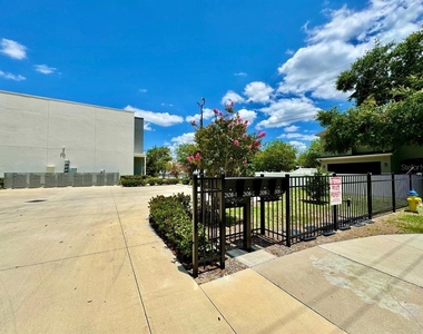 2108 E 22nd Avenue - Photo Thumbnail 30