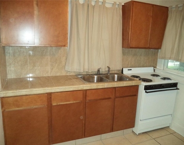 750 7th Avenue N - Photo Thumbnail 4