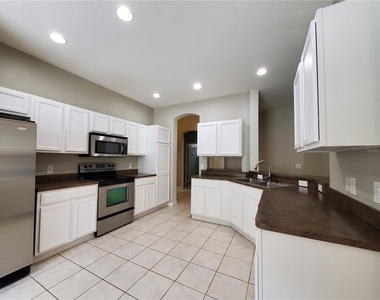 644 Chesney Drive - Photo Thumbnail 2