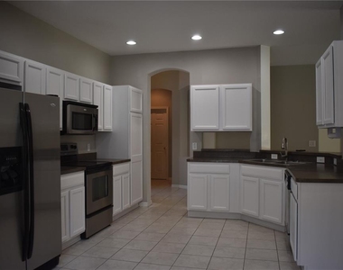 644 Chesney Drive - Photo Thumbnail 3