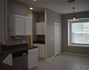 644 Chesney Drive - Photo Thumbnail 4
