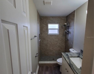 107 W Clay Avenue - Photo Thumbnail 6