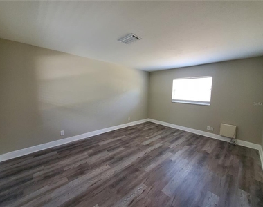 107 W Clay Avenue - Photo Thumbnail 2