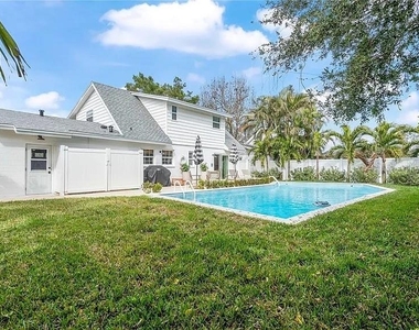 8067 123rd Street - Photo Thumbnail 40
