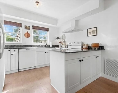 8067 123rd Street - Photo Thumbnail 10
