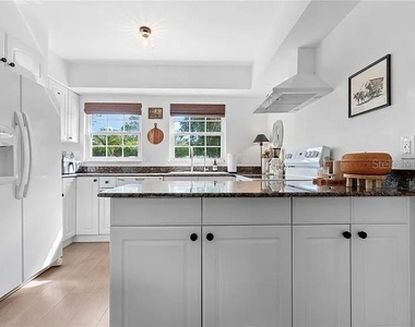 8067 123rd Street - Photo Thumbnail 11