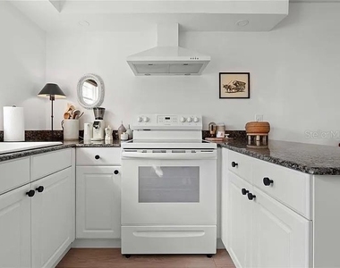8067 123rd Street - Photo Thumbnail 15