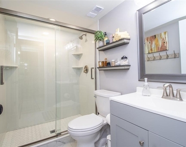 3101 Lake Pine Way S - Photo Thumbnail 10