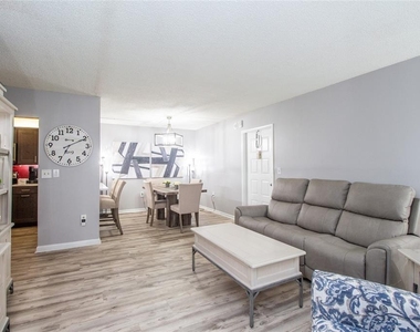 3101 Lake Pine Way S - Photo Thumbnail 3