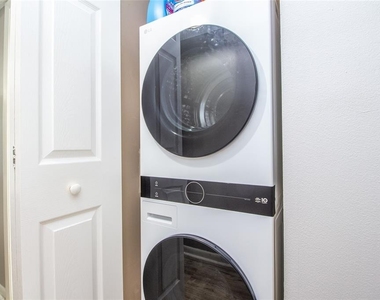 3101 Lake Pine Way S - Photo Thumbnail 15