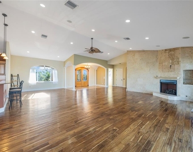 736 Pruitt Drive - Photo Thumbnail 7