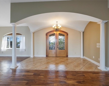 736 Pruitt Drive - Photo Thumbnail 2