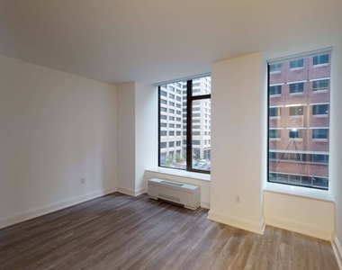 10 Hanover Square - Photo Thumbnail 14