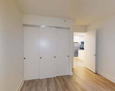 10 Hanover Square - Photo Thumbnail 2