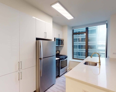 10 Hanover Square - Photo Thumbnail 3