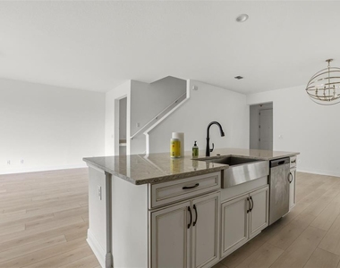 14452 Crestavista Avenue - Photo Thumbnail 12
