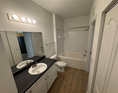 8848 Villa View Circle - Photo Thumbnail 16