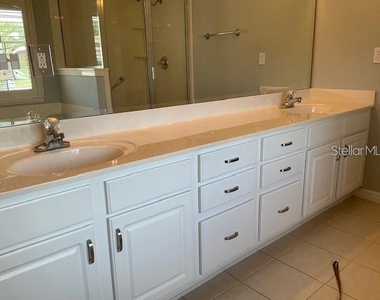 4921 Nw 33rd Lane - Photo Thumbnail 15