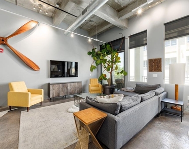 302 Se Broadway Street - Photo Thumbnail 4