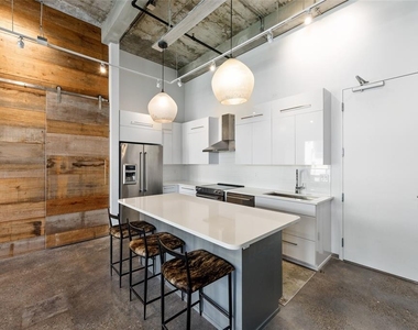 302 Se Broadway Street - Photo Thumbnail 6