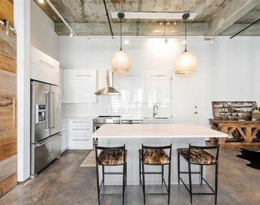 302 Se Broadway Street - Photo Thumbnail 7