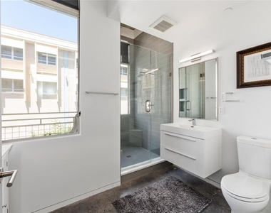 302 Se Broadway Street - Photo Thumbnail 15