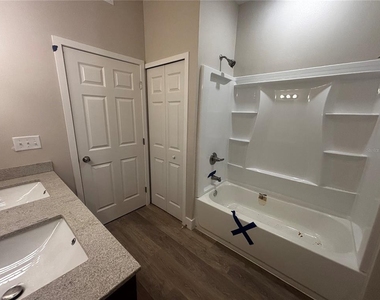 4424 S Texas Avenue - Photo Thumbnail 7