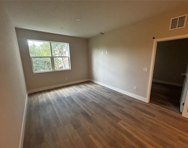 4424 S Texas Avenue - Photo Thumbnail 5