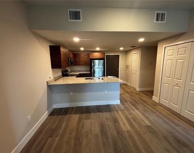 4424 S Texas Avenue - Photo Thumbnail 3