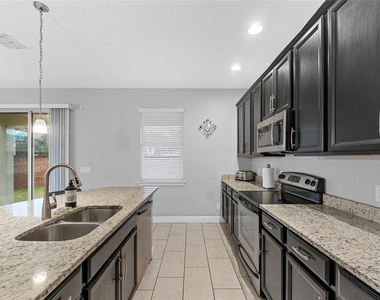206 Aberdeen St - Photo Thumbnail 12