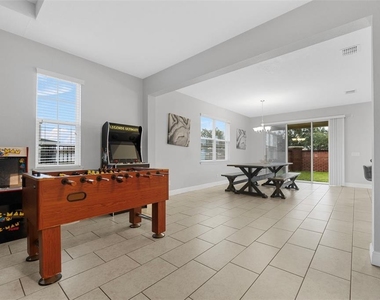 206 Aberdeen St - Photo Thumbnail 5