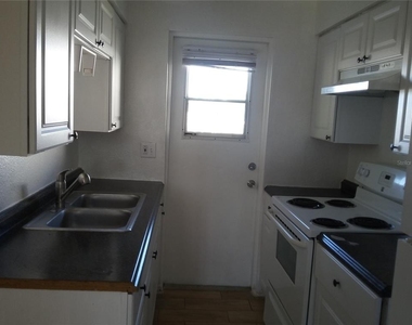 1710 S Washington Avenue - Photo Thumbnail 3