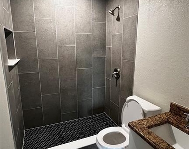 1658 Hempel Avenue - Photo Thumbnail 6