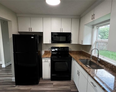 1658 Hempel Avenue - Photo Thumbnail 19