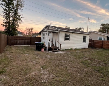 1658 Hempel Avenue - Photo Thumbnail 3
