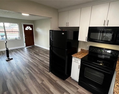 1658 Hempel Avenue - Photo Thumbnail 16