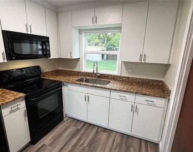 1658 Hempel Avenue - Photo Thumbnail 20