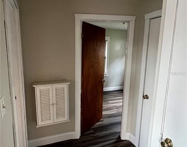 1658 Hempel Avenue - Photo Thumbnail 10