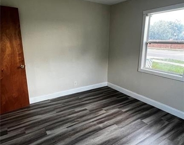 1658 Hempel Avenue - Photo Thumbnail 21