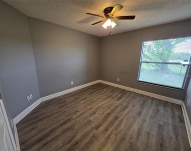 2371 Piedmont Lakes Boulevard - Photo Thumbnail 34