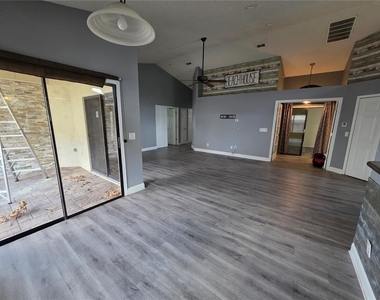 2371 Piedmont Lakes Boulevard - Photo Thumbnail 6