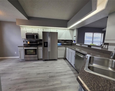 2371 Piedmont Lakes Boulevard - Photo Thumbnail 12