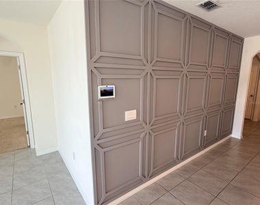 2916 Sunridge Loop - Photo Thumbnail 3