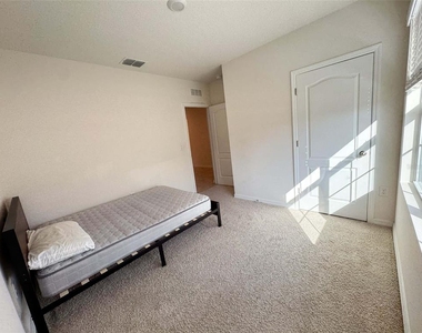 1640 Spray Terrace - Photo Thumbnail 2